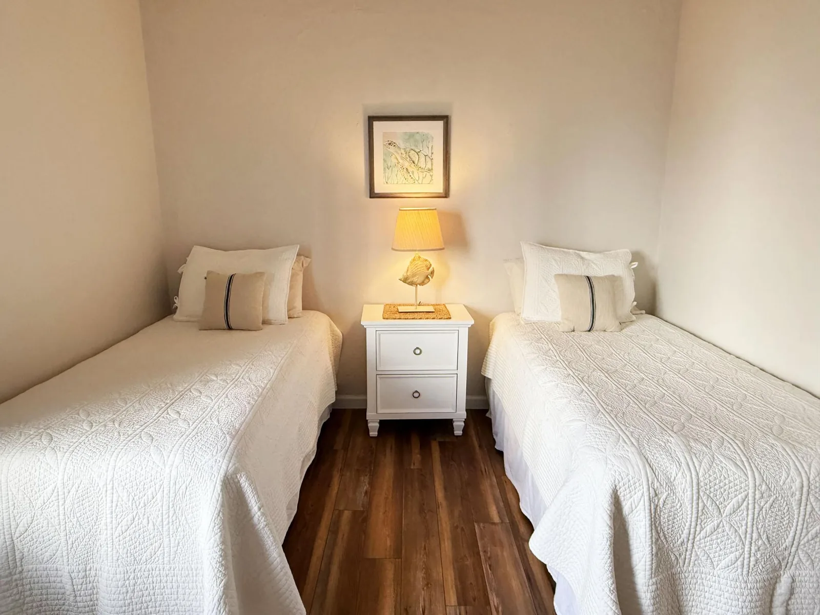 2BR Condo – Heated Pool, Lanai & Walk to Beach