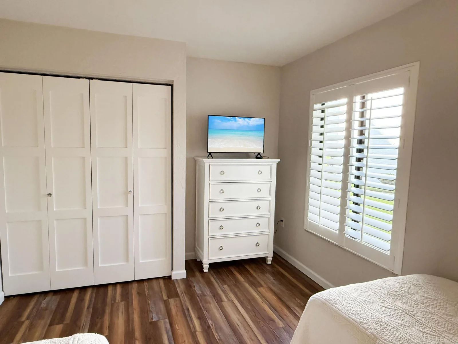 2BR Condo – Heated Pool, Lanai & Walk to Beach