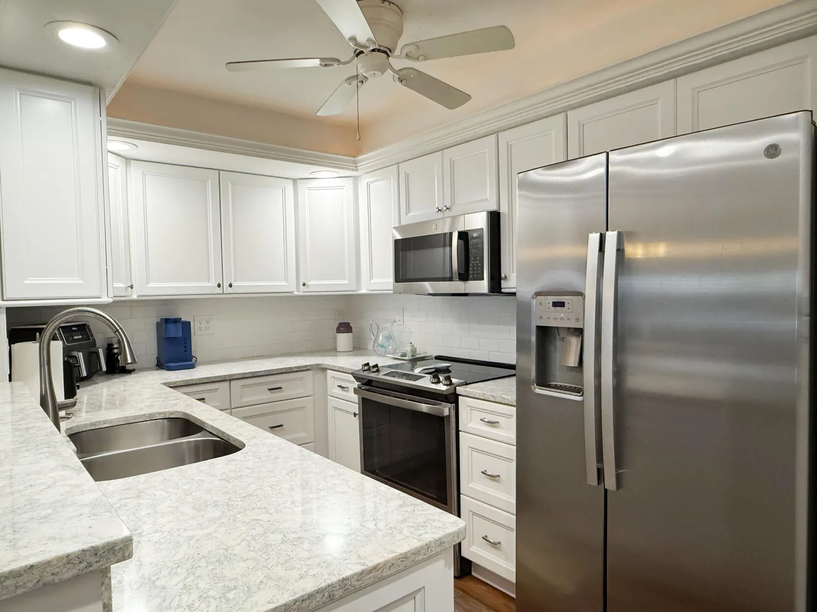 2BR Condo – Heated Pool, Lanai & Walk to Beach
