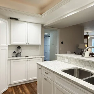 2BR Condo – Heated Pool, Lanai & Walk to Beach