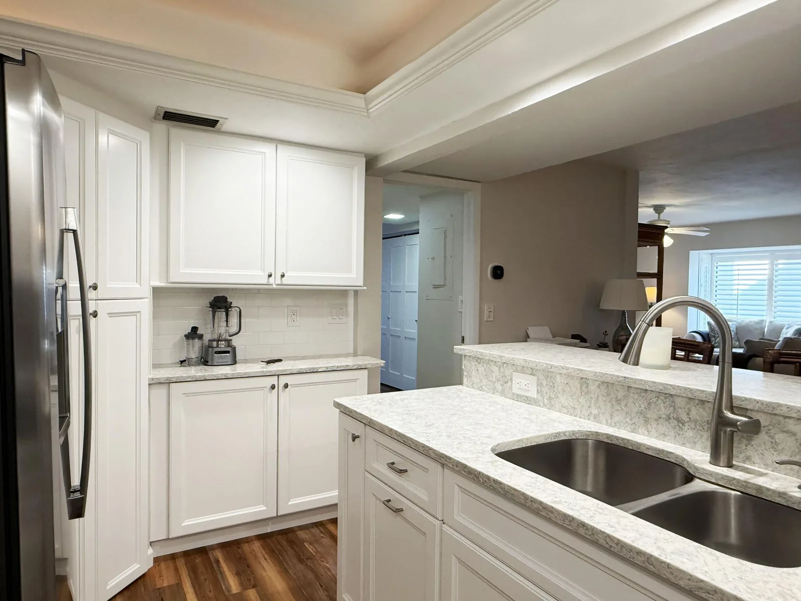 2BR Condo – Heated Pool, Lanai & Walk to Beach