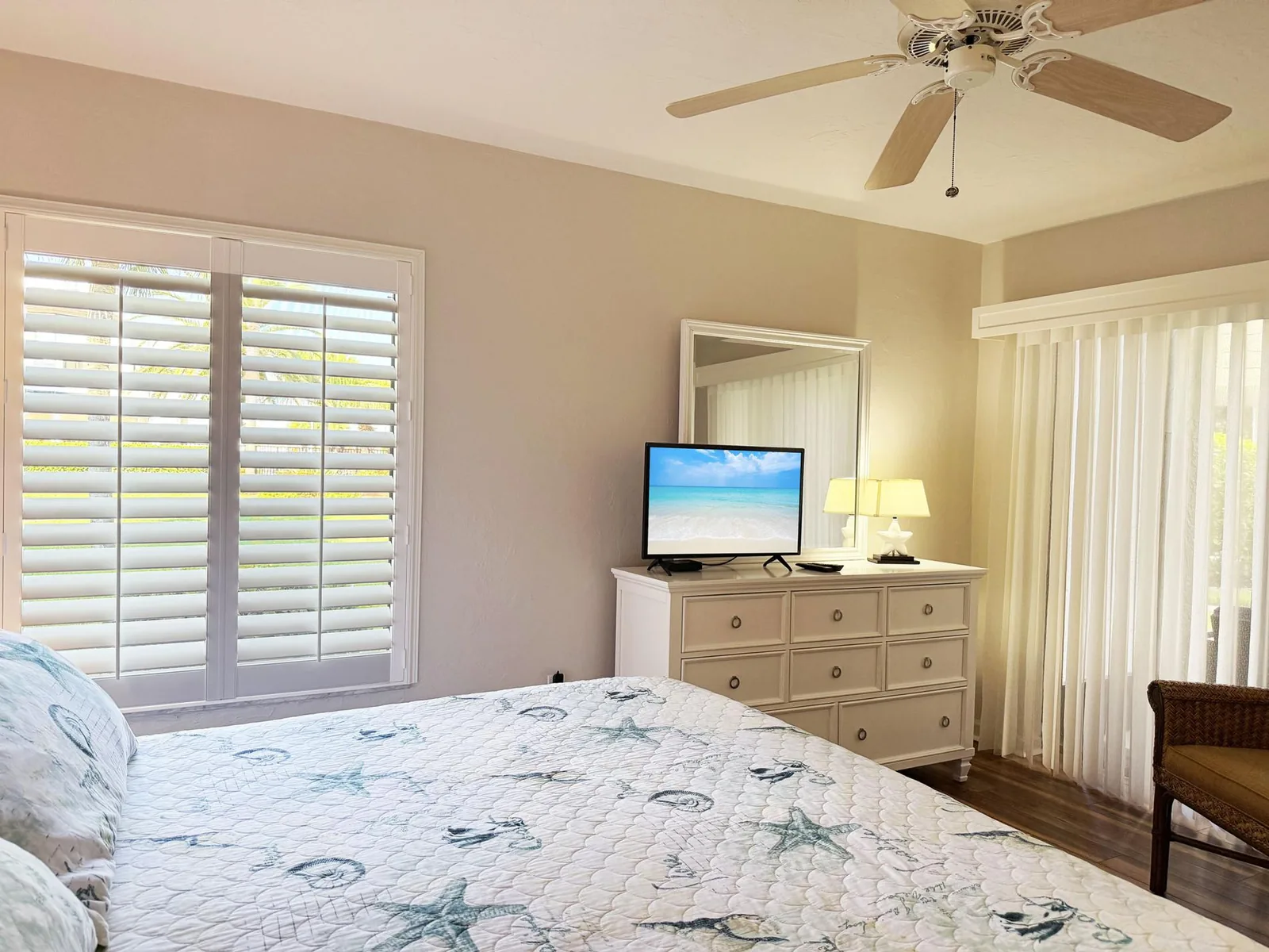 2BR Condo – Heated Pool, Lanai & Walk to Beach