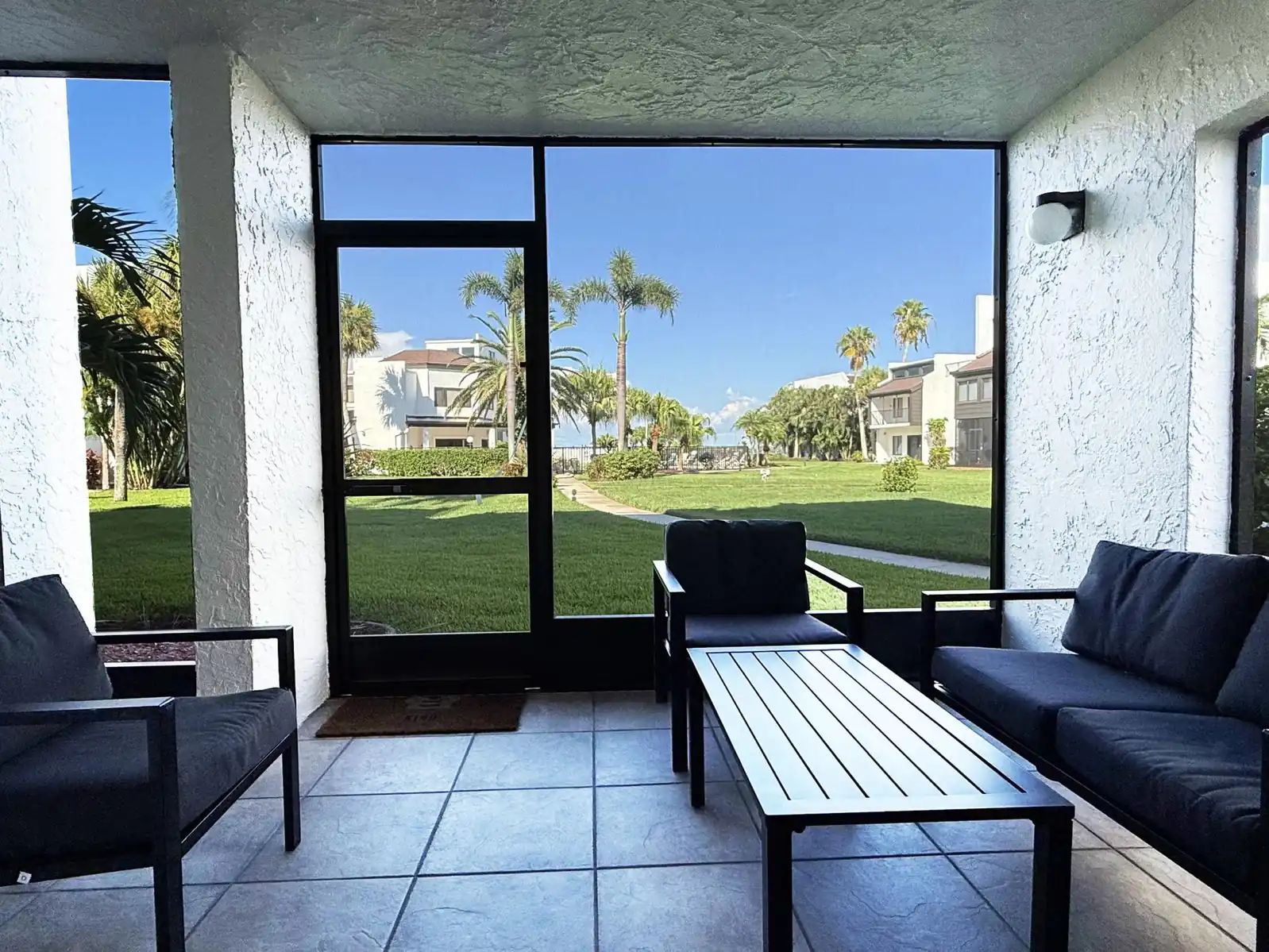 2BR Condo – Heated Pool, Lanai & Walk to Beach