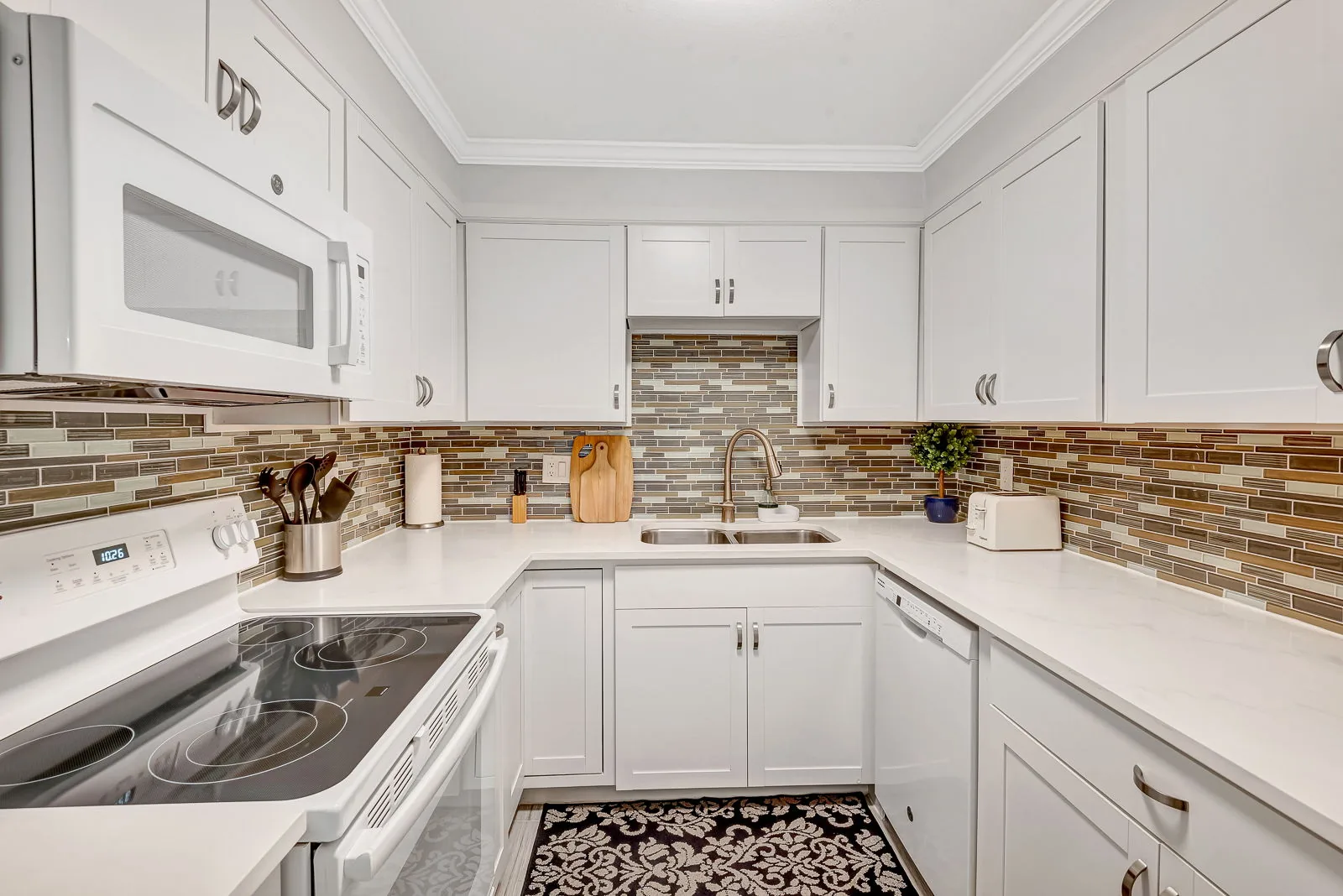 Luxury Bayside Condo – Pool, Tennis & Marina