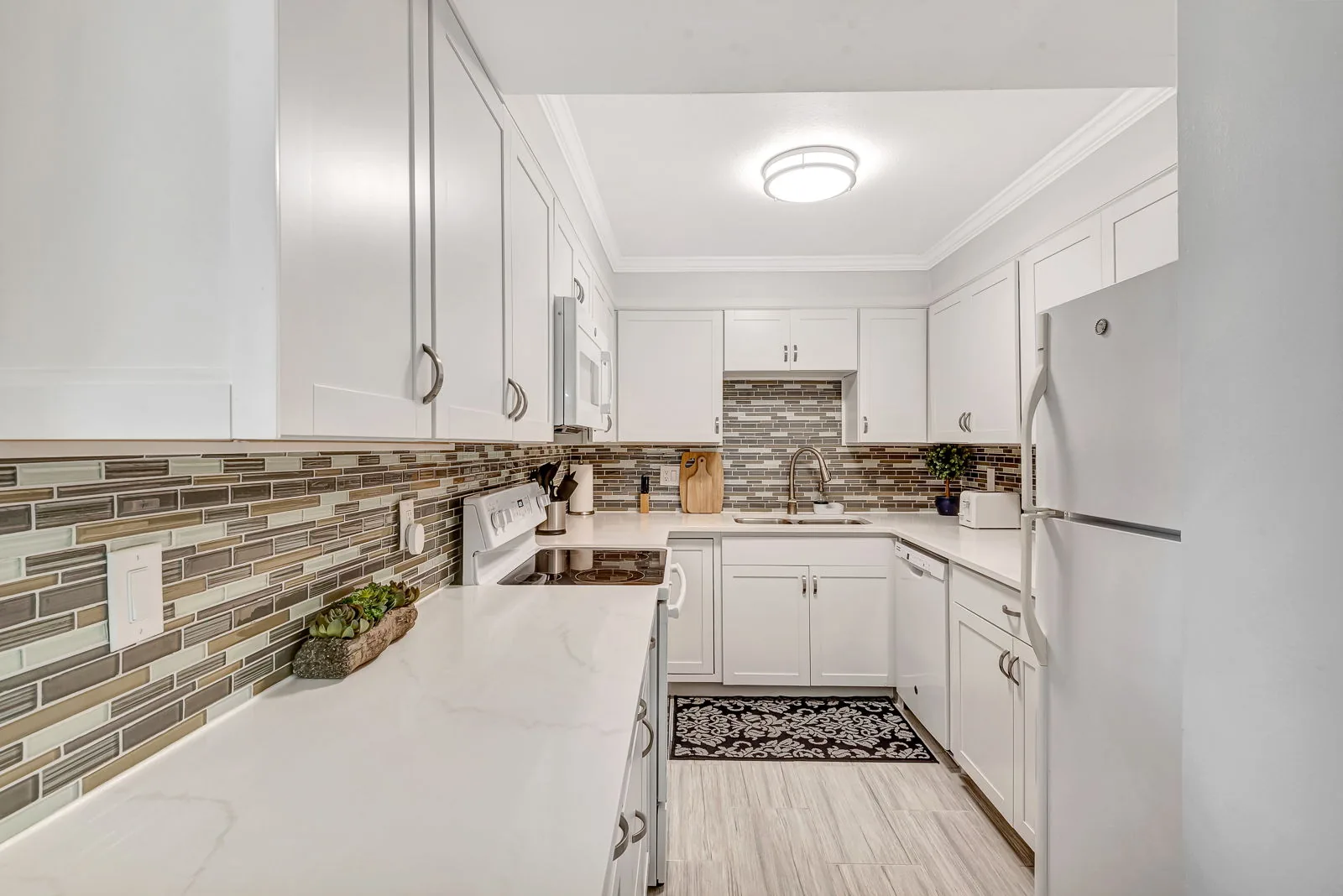 Luxury Bayside Condo – Pool, Tennis & Marina