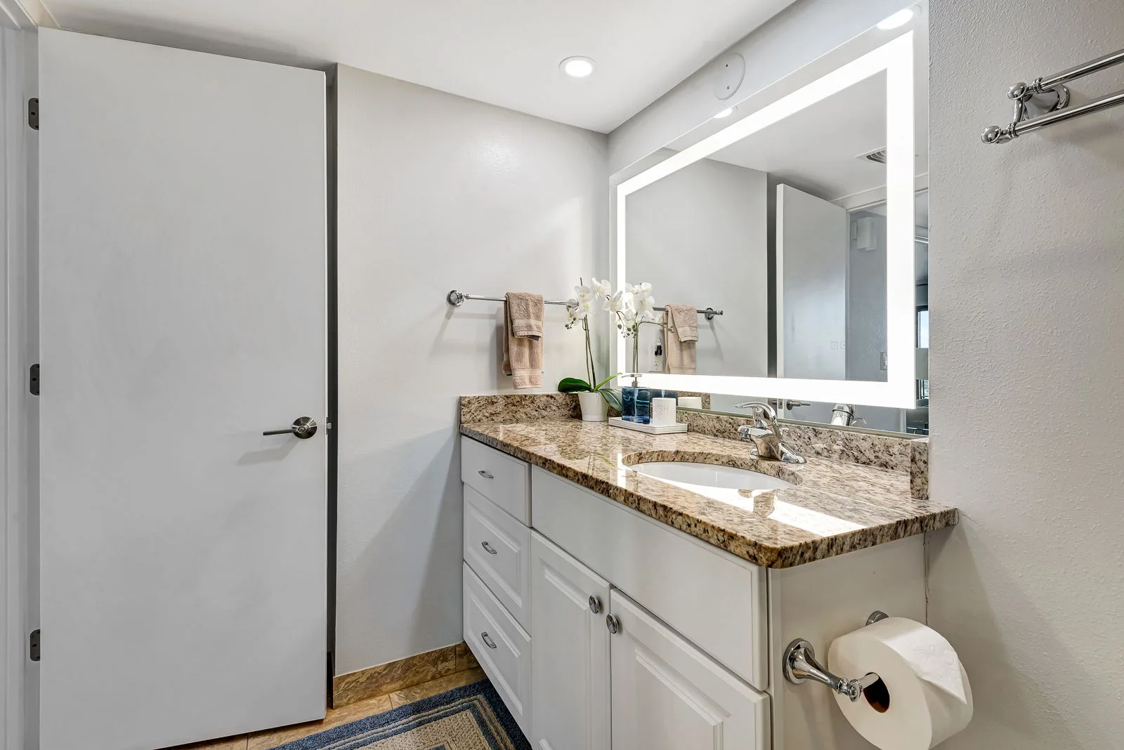 Luxury Bayside Condo – Pool, Tennis & Marina