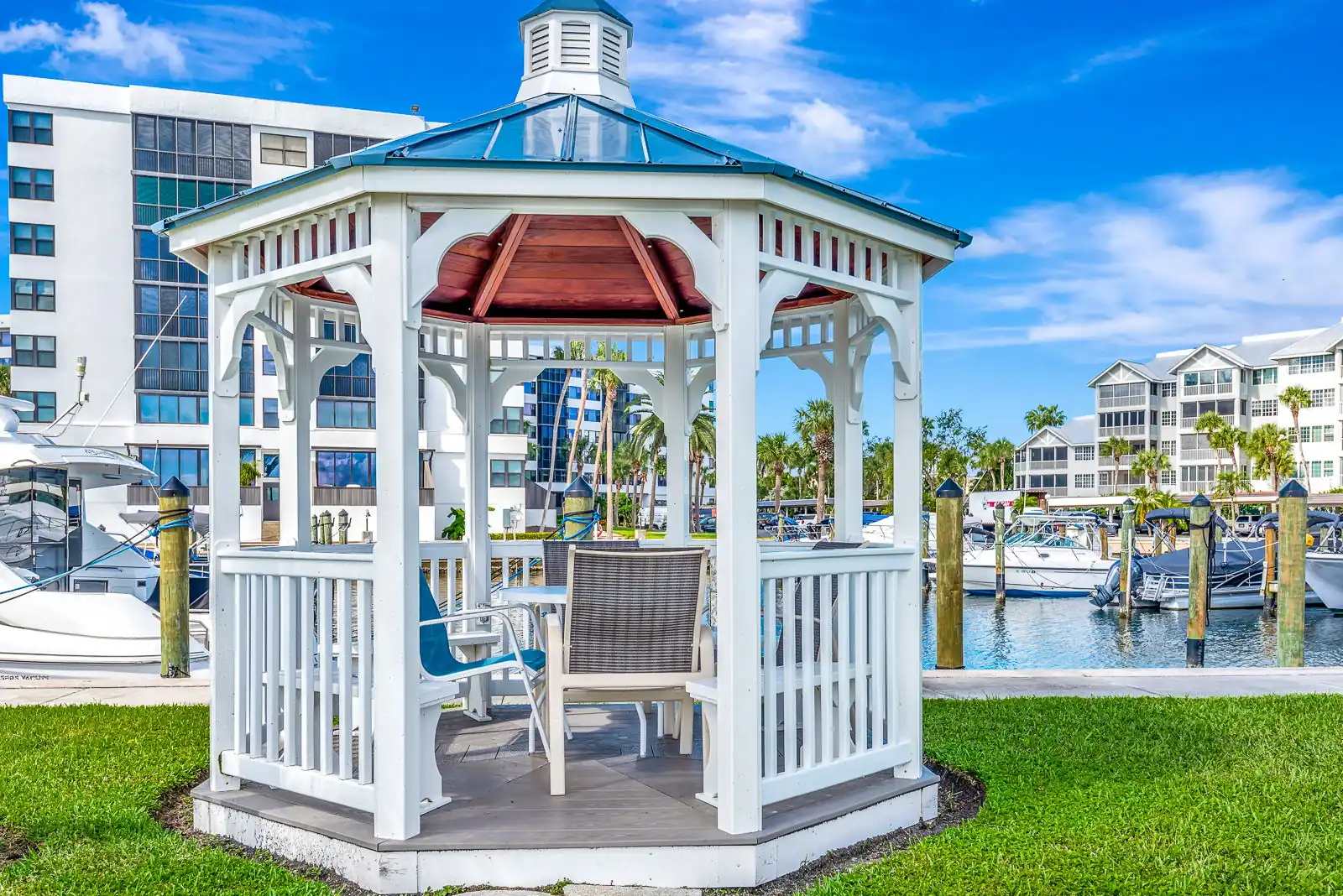 Luxury Bayside Condo – Pool, Tennis & Marina