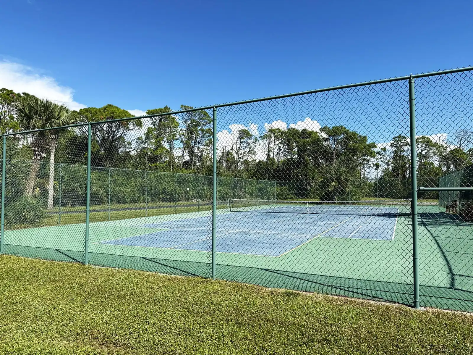 Forest Park – 2BR with Pool, Tennis & Clubhouse