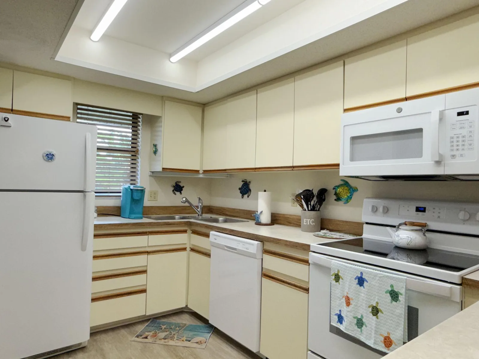 Forest Park – 2BR with Pool, Tennis & Clubhouse