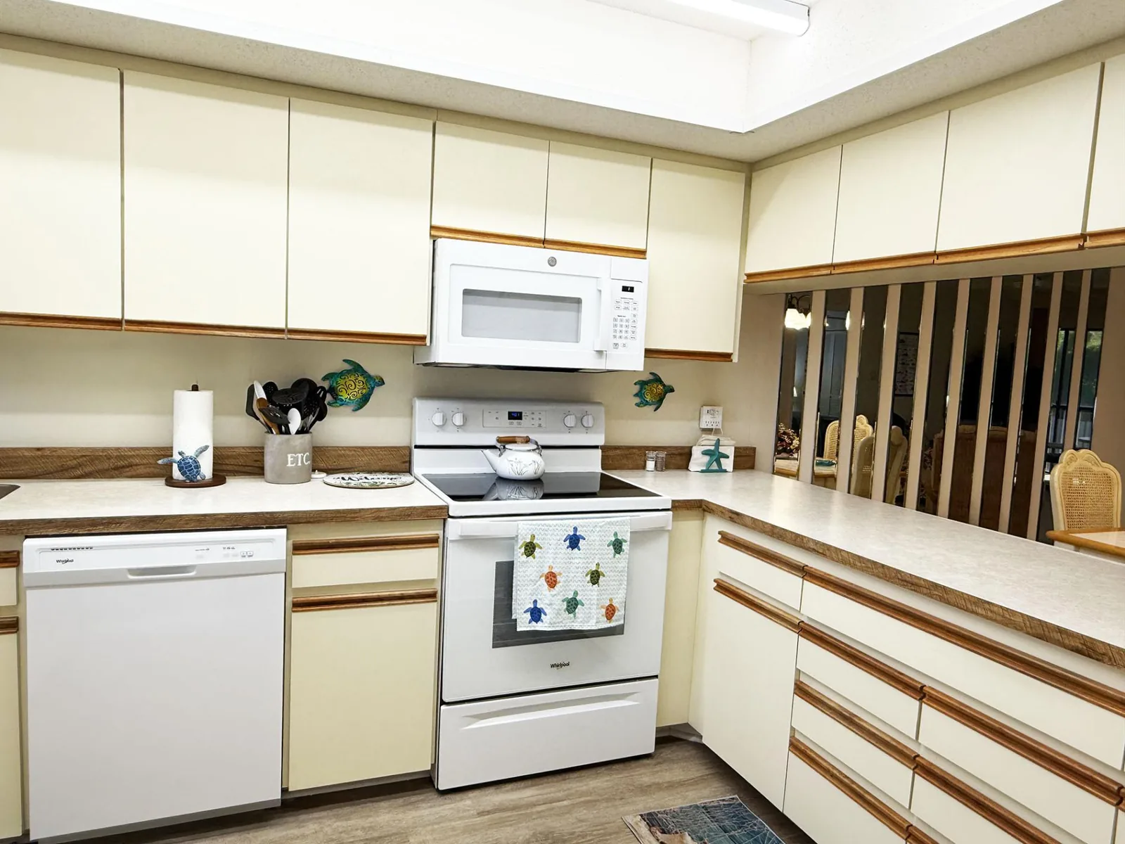 Forest Park – 2BR with Pool, Tennis & Clubhouse