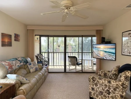 Forest Park – 2BR with Pool, Tennis & Clubhouse