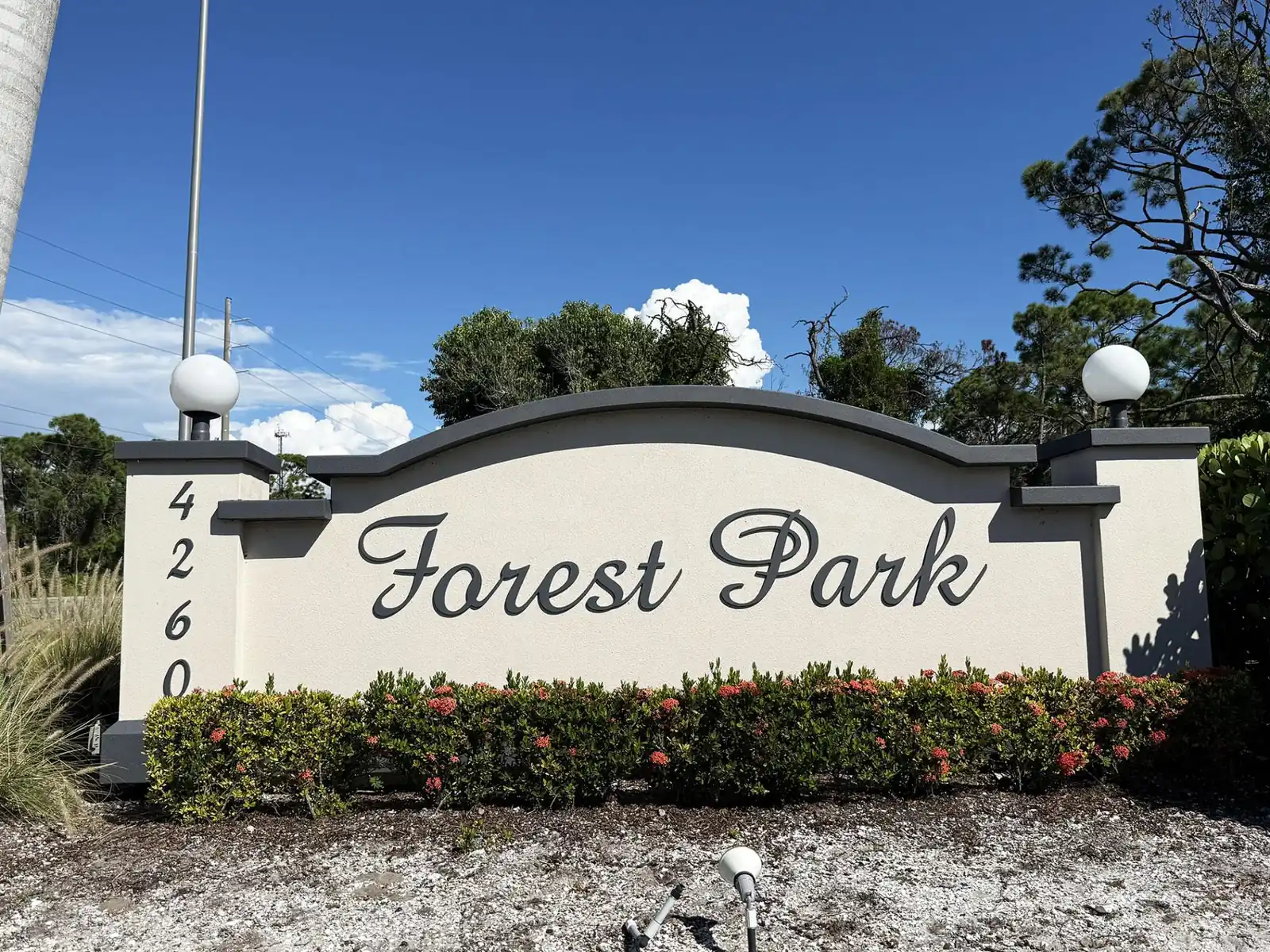 Forest Park – 2BR with Pool, Tennis & Clubhouse