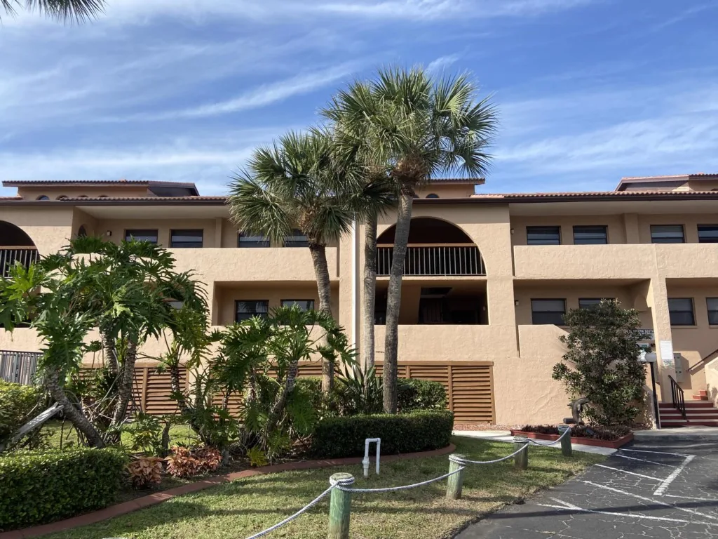 El Galeon – Bay Views, Beach Access & Pool