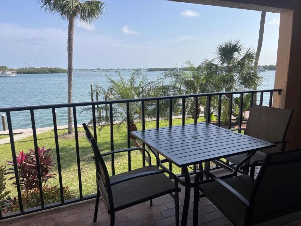 El Galeon – Bay Views, Beach Access & Pool