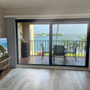 El Galeon – Bay Views, Beach Access & Pool