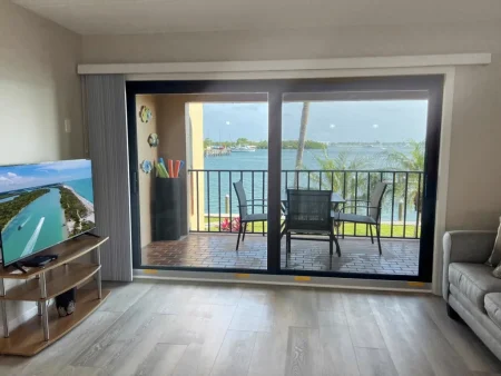 El Galeon – Bay Views, Beach Access & Pool