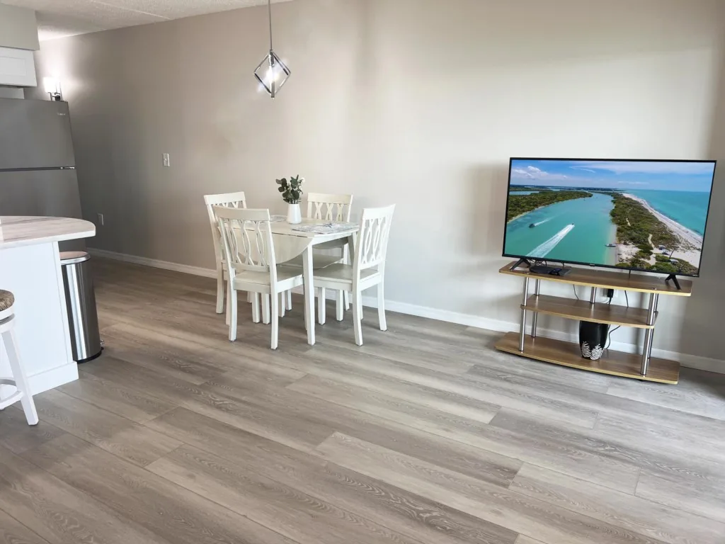 El Galeon – Bay Views, Beach Access & Pool