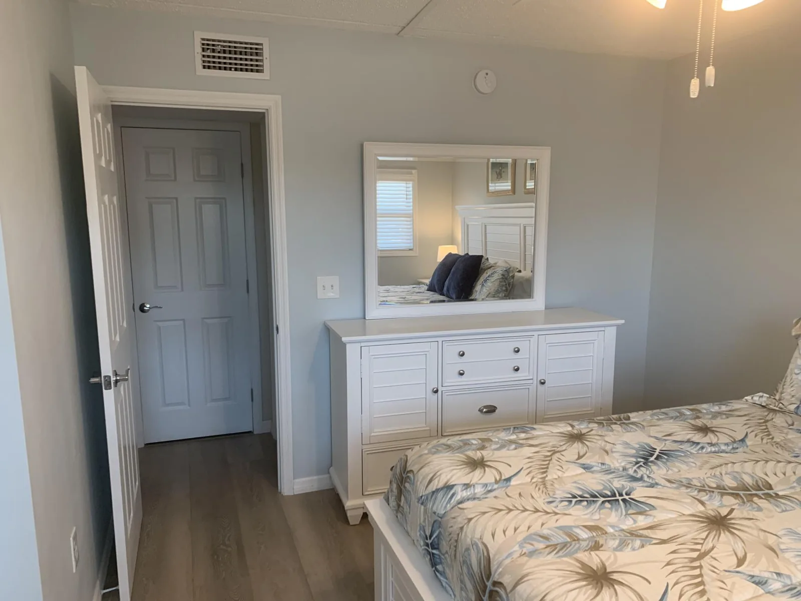 El Galeon – Bay Views, Beach Access & Pool