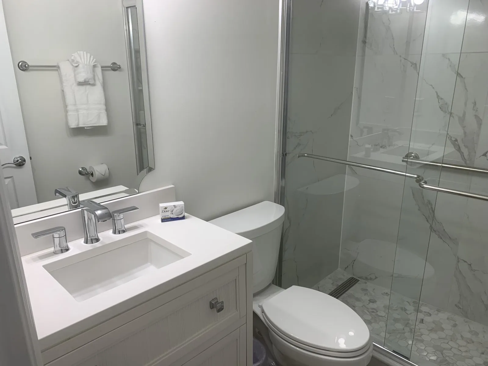 El Galeon – Bay Views, Beach Access & Pool