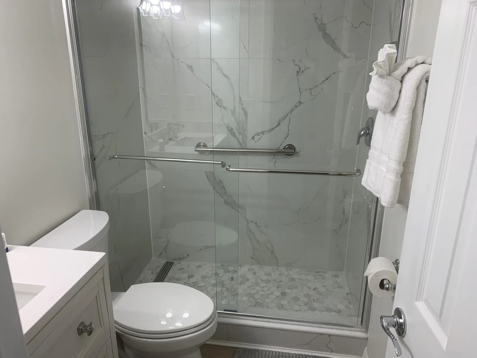 El Galeon – Bay Views, Beach Access & Pool