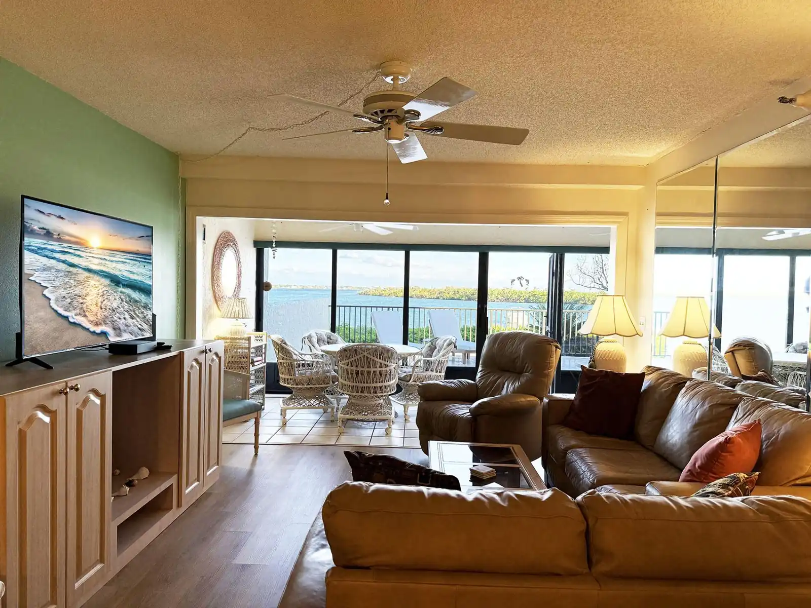 Sandpiper Key – Pool, Balcony & Beach Walks
