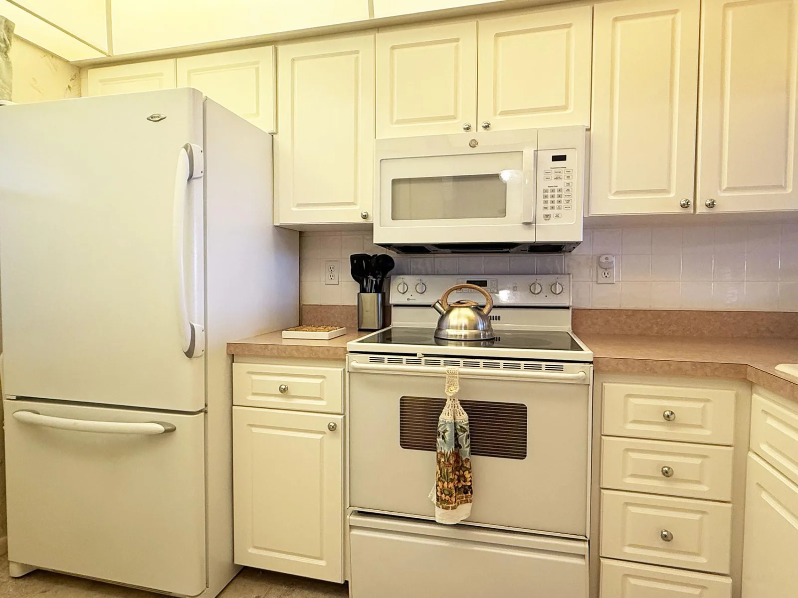 Sandpiper Key – Pool, Balcony & Beach Walks