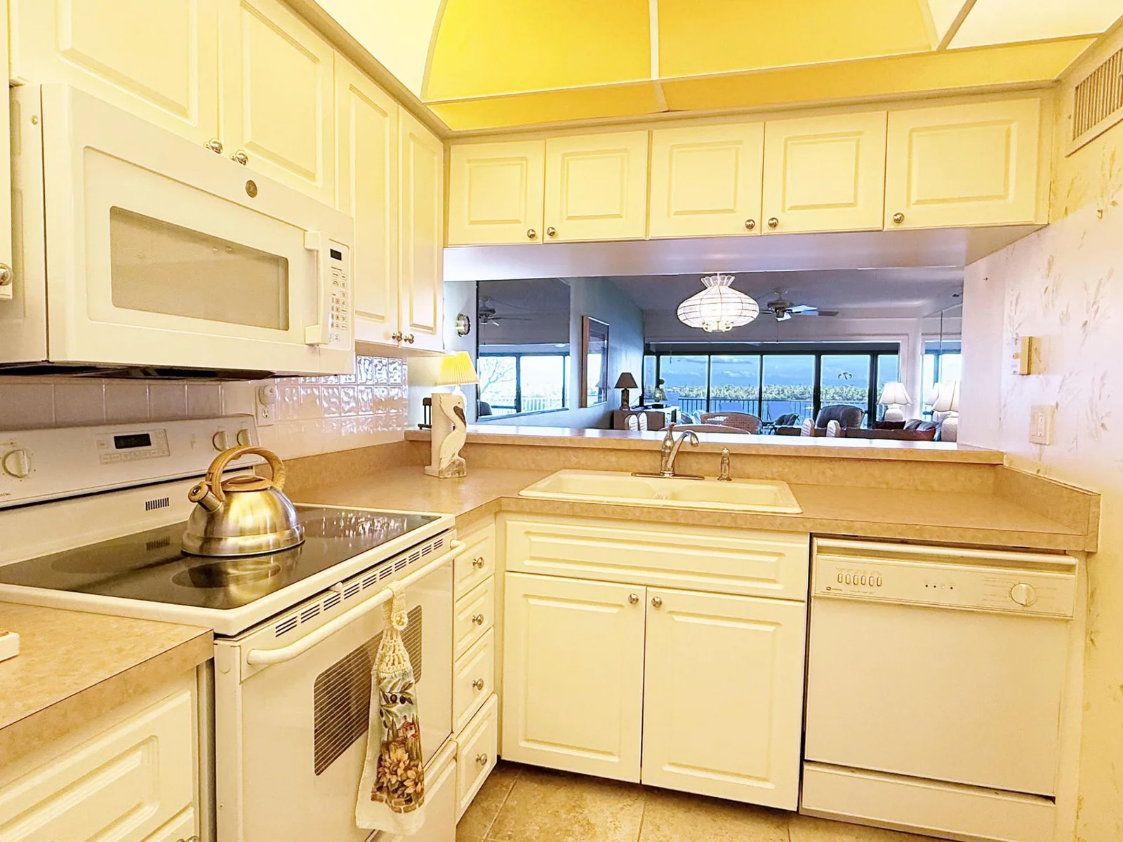 Sandpiper Key – Pool, Balcony & Beach Walks