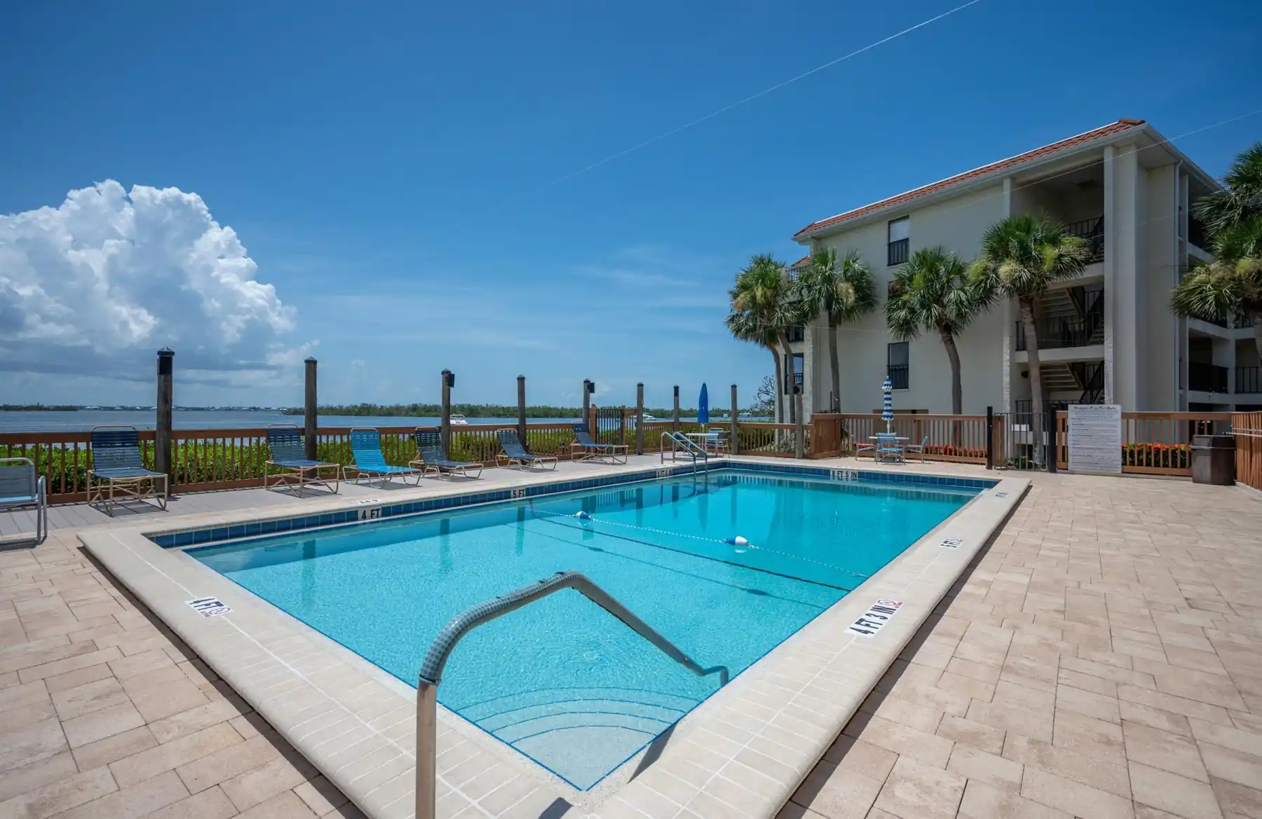 Sandpiper Key – Pool, Balcony & Beach Walks