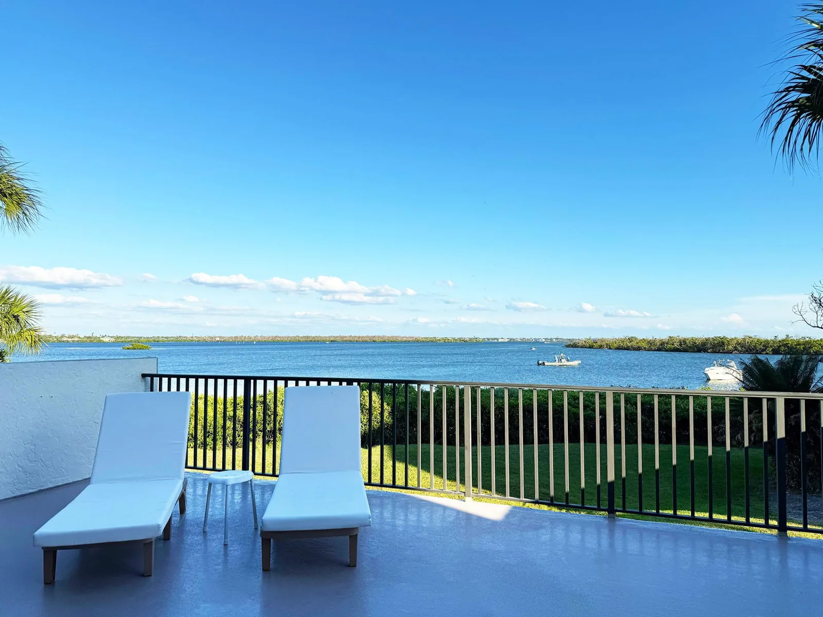 Sandpiper Key – Pool, Balcony & Beach Walks