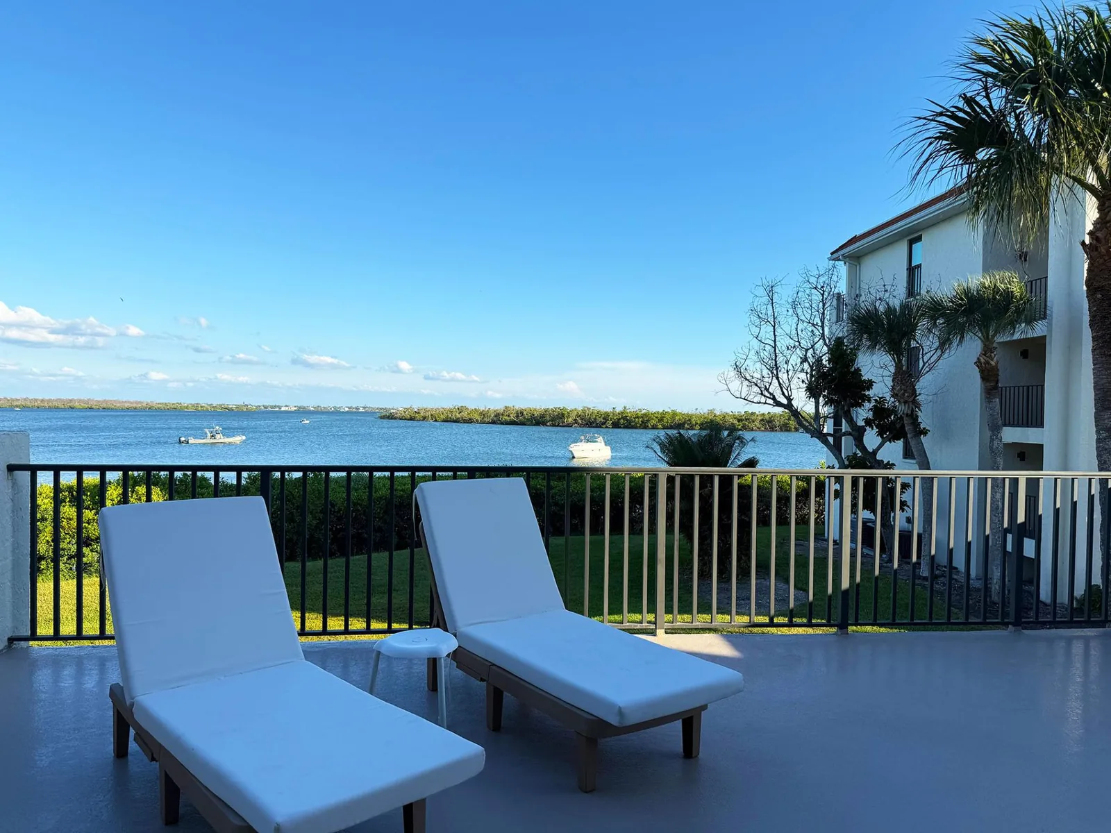 Sandpiper Key – Pool, Balcony & Beach Walks