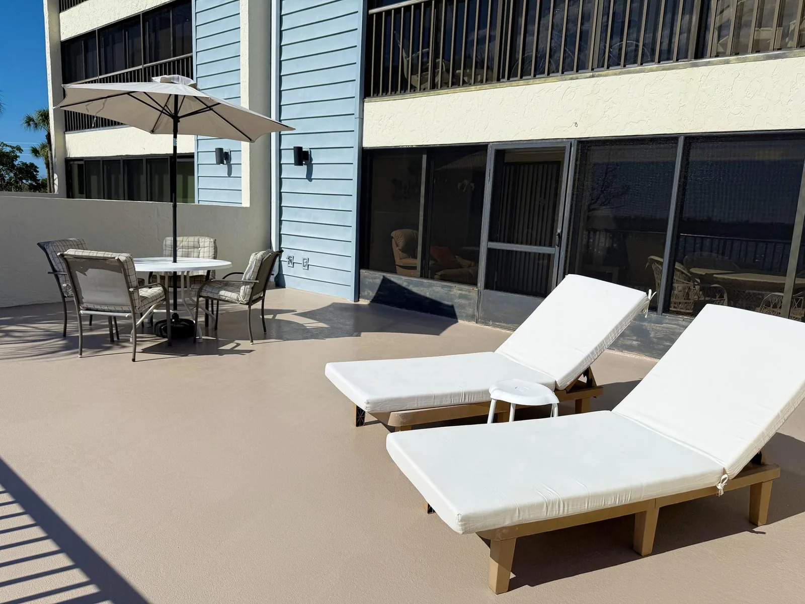 Sandpiper Key – Pool, Balcony & Beach Walks
