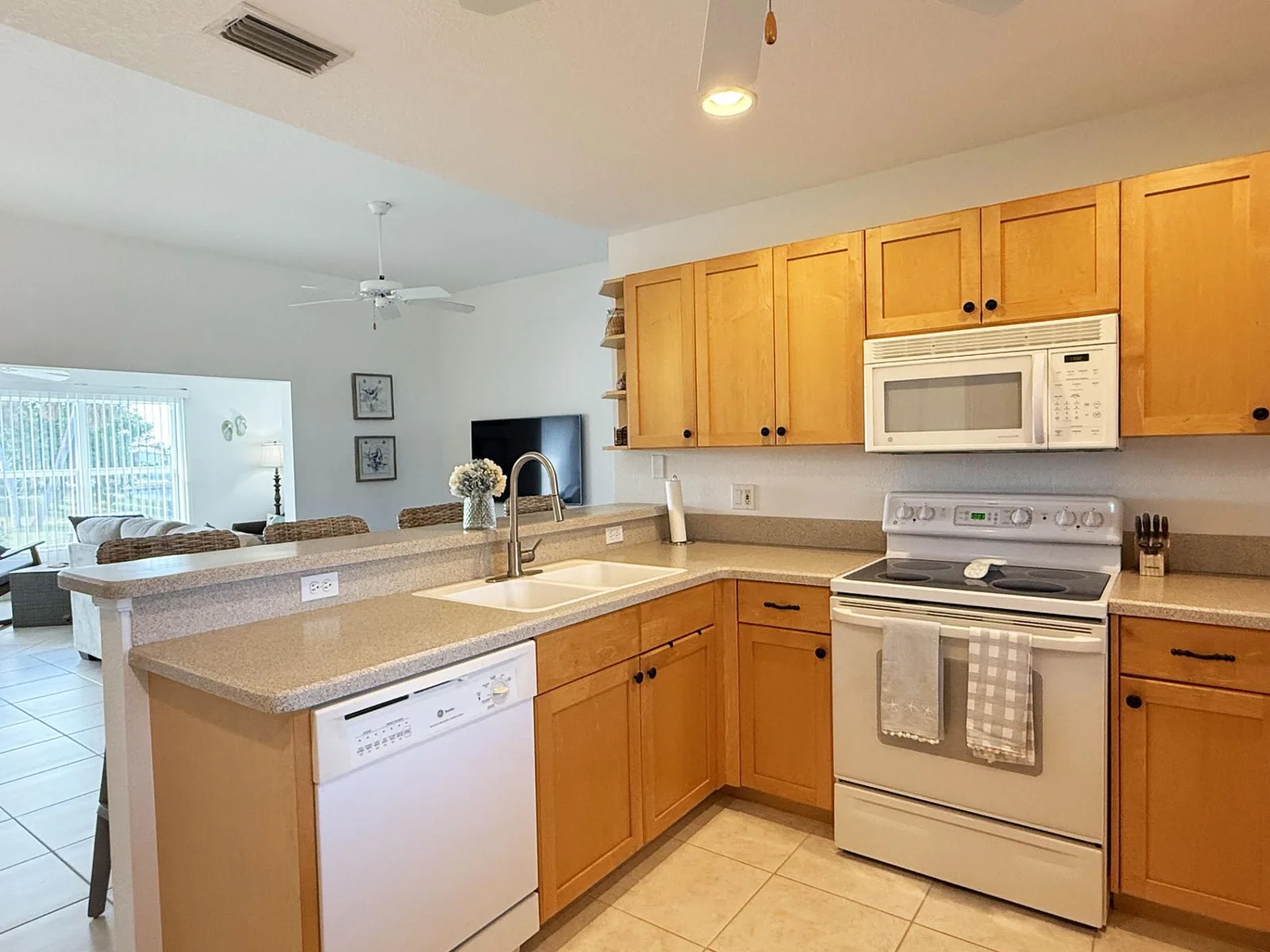 Pet-Friendly 3BR – Relax & Explore Beaches & Golf