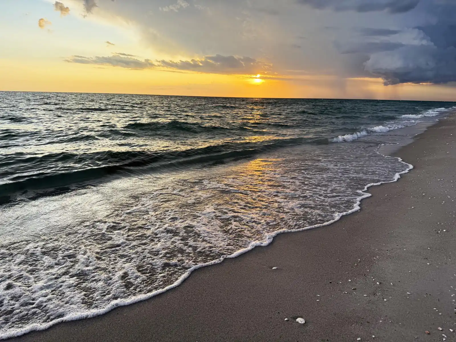 Pet-Friendly 3BR – Relax & Explore Beaches & Golf
