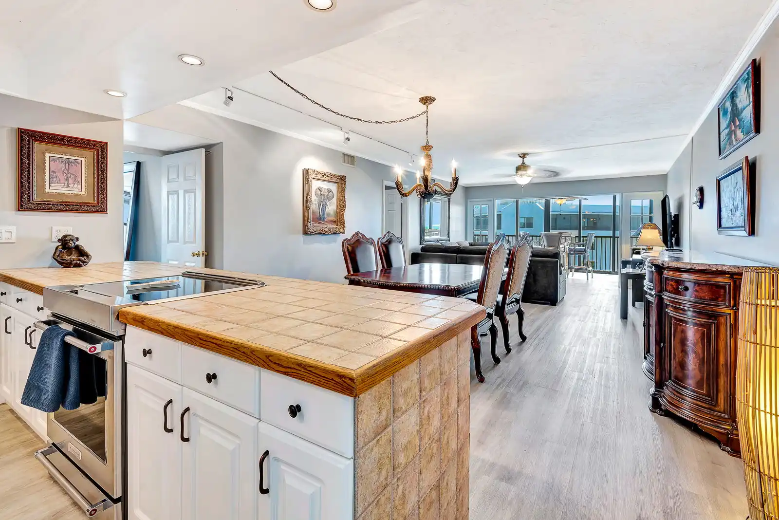 Harbor Towers – Bayfront Luxury with Pool & Tennis
