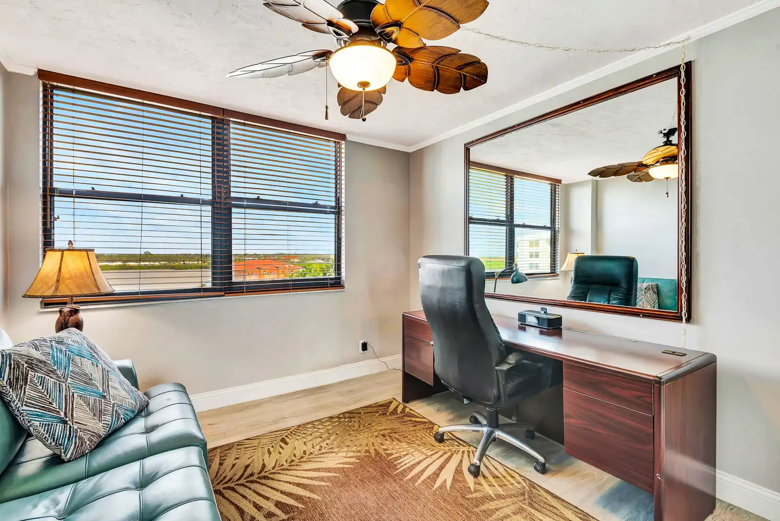 Harbor Towers – Bayfront Luxury with Pool & Tennis
