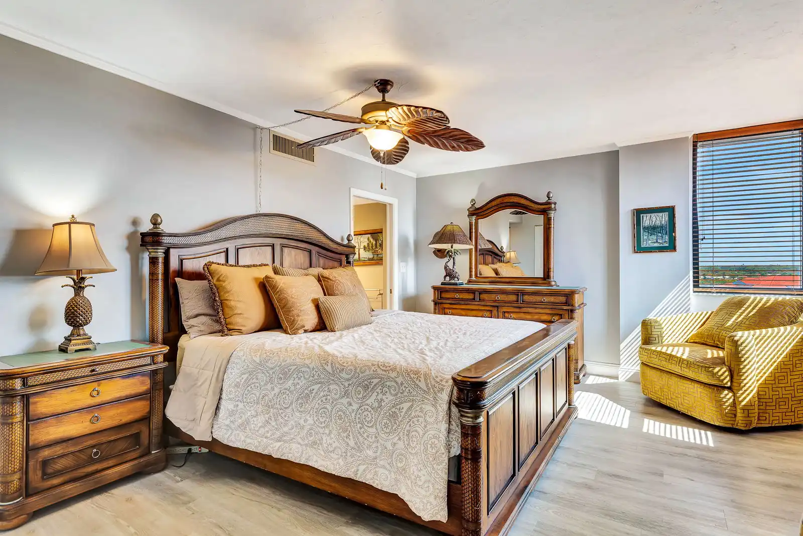 Harbor Towers – Bayfront Luxury with Pool & Tennis