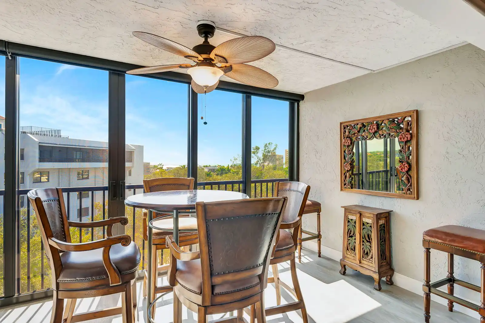 Harbor Towers – Bayfront Luxury with Pool & Tennis