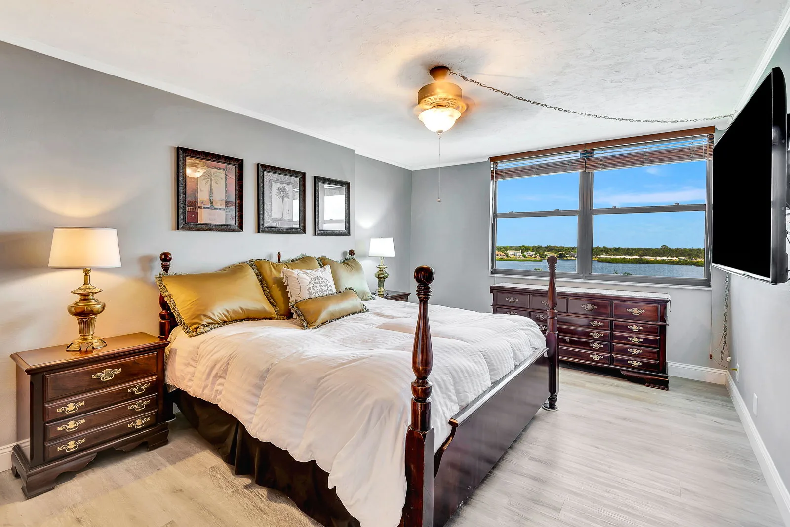 Harbor Towers – Bayfront Luxury with Pool & Tennis