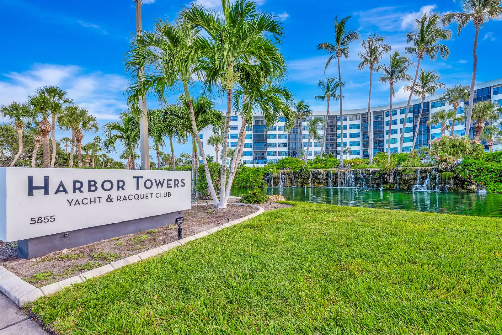 Harbor Towers – Bayfront Luxury with Pool & Tennis