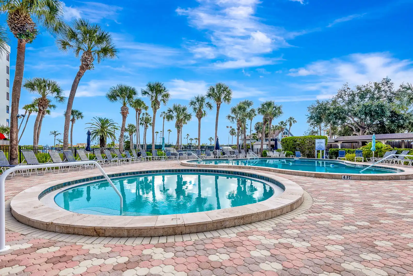 Harbor Towers – Bayfront Luxury with Pool & Tennis