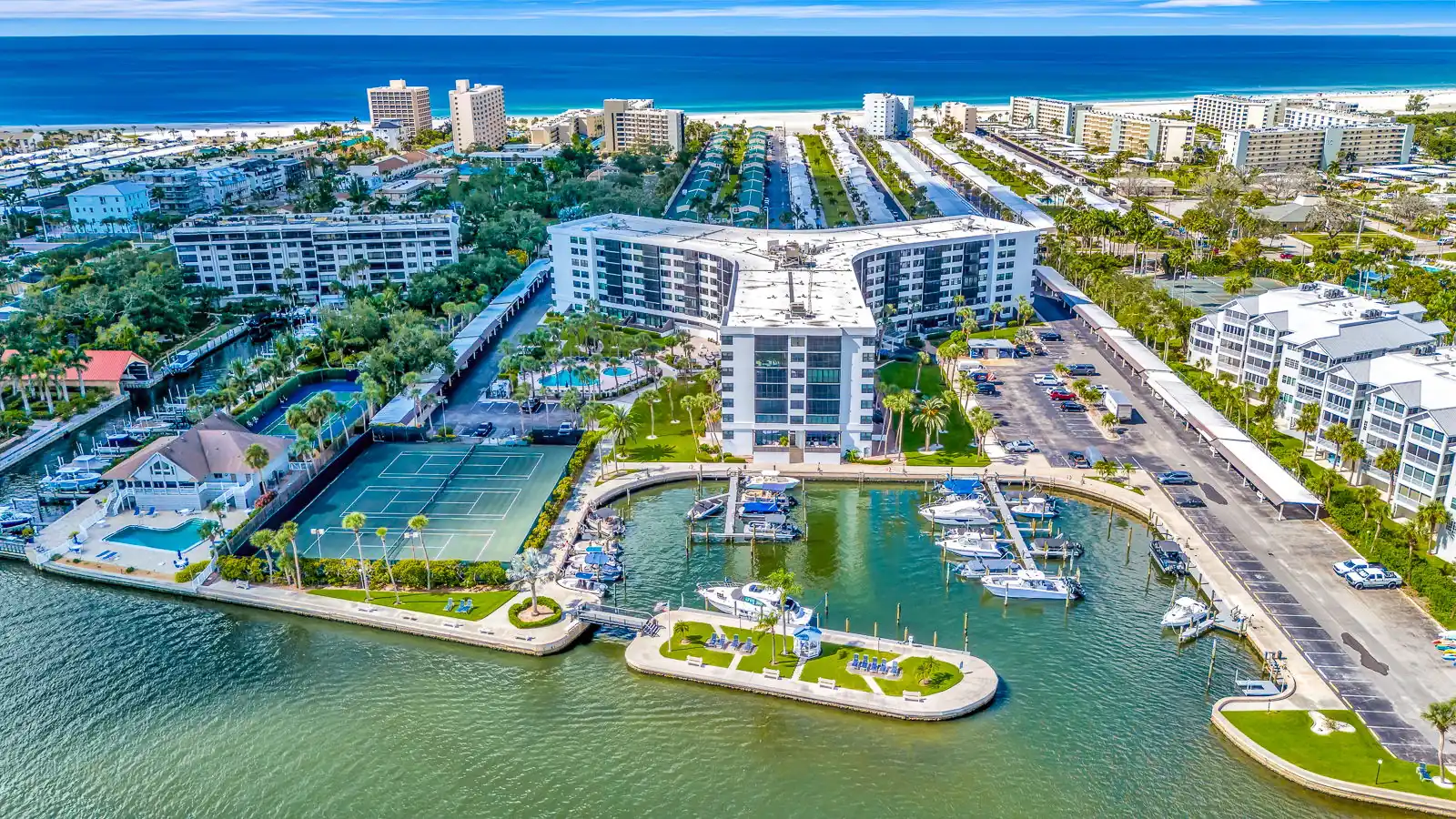 Harbor Towers – Bayfront Luxury with Pool & Tennis