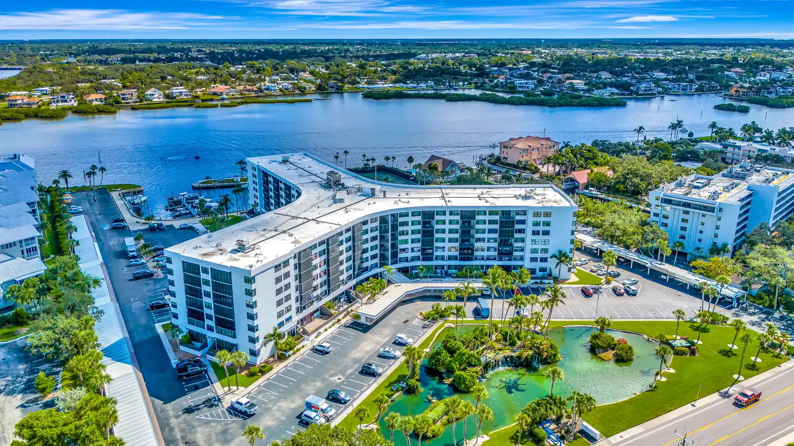 Harbor Towers – Bayfront Luxury with Pool & Tennis