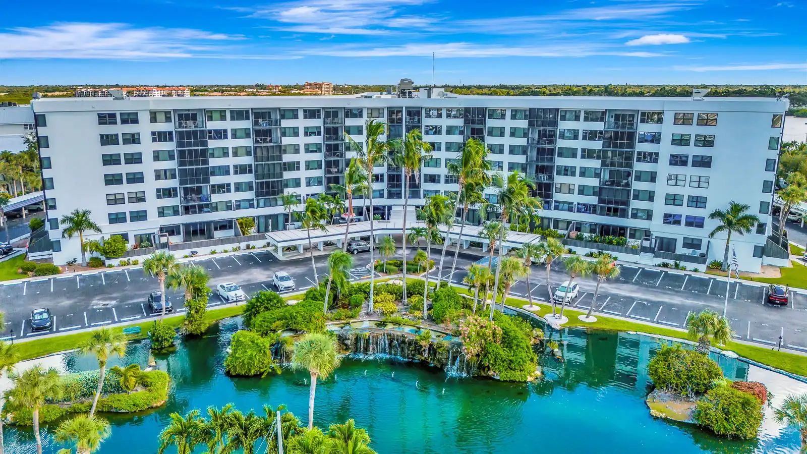 Harbor Towers – Bayfront Luxury with Pool & Tennis