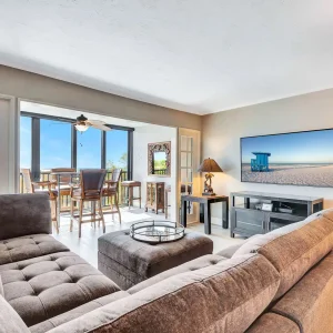 Harbor Towers – Bayfront Luxury with Pool & Tennis