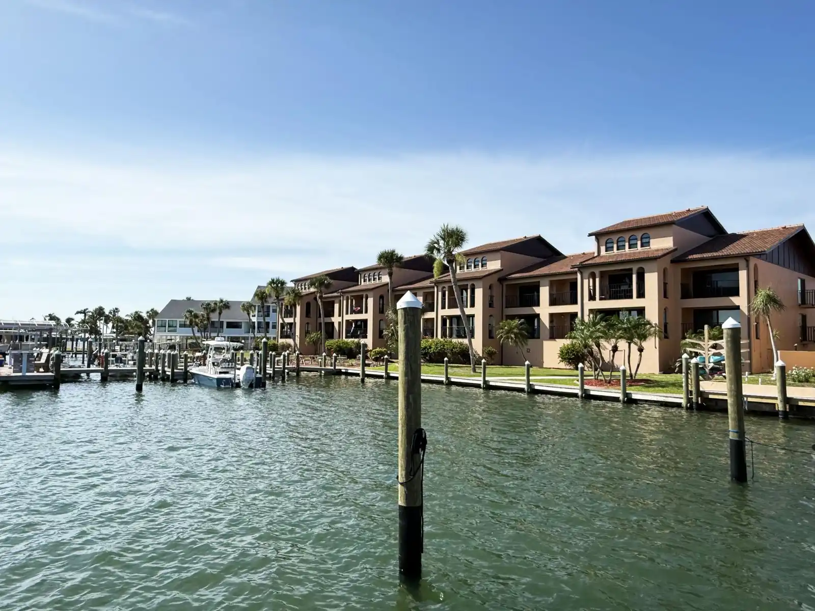 El Galeon 3BR – Bay Views, Beach, Boat Dock