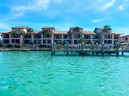 El Galeon 3BR – Bay Views, Beach, Boat Dock