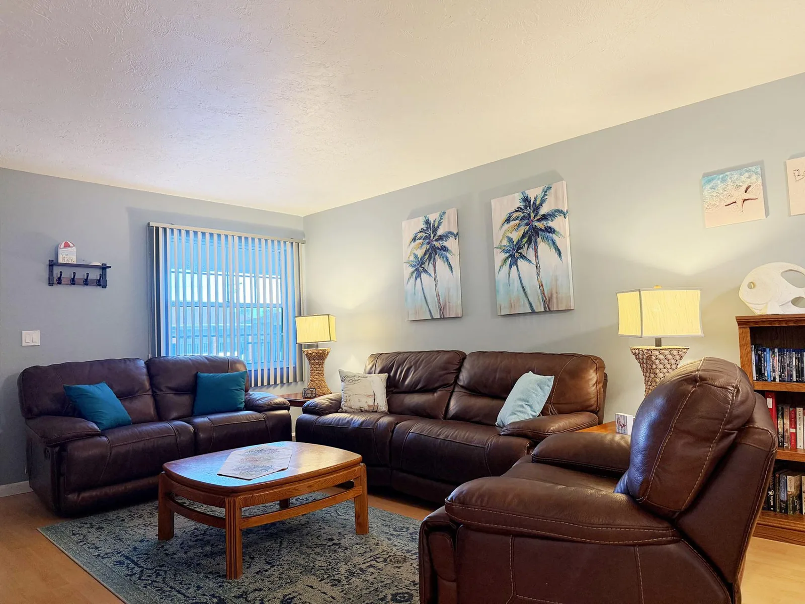 Palm Manor – Coastal Living with Pool & Clubhouse