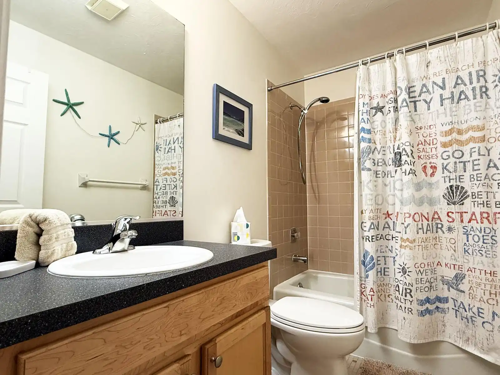 Palm Manor – Coastal Living with Pool & Clubhouse