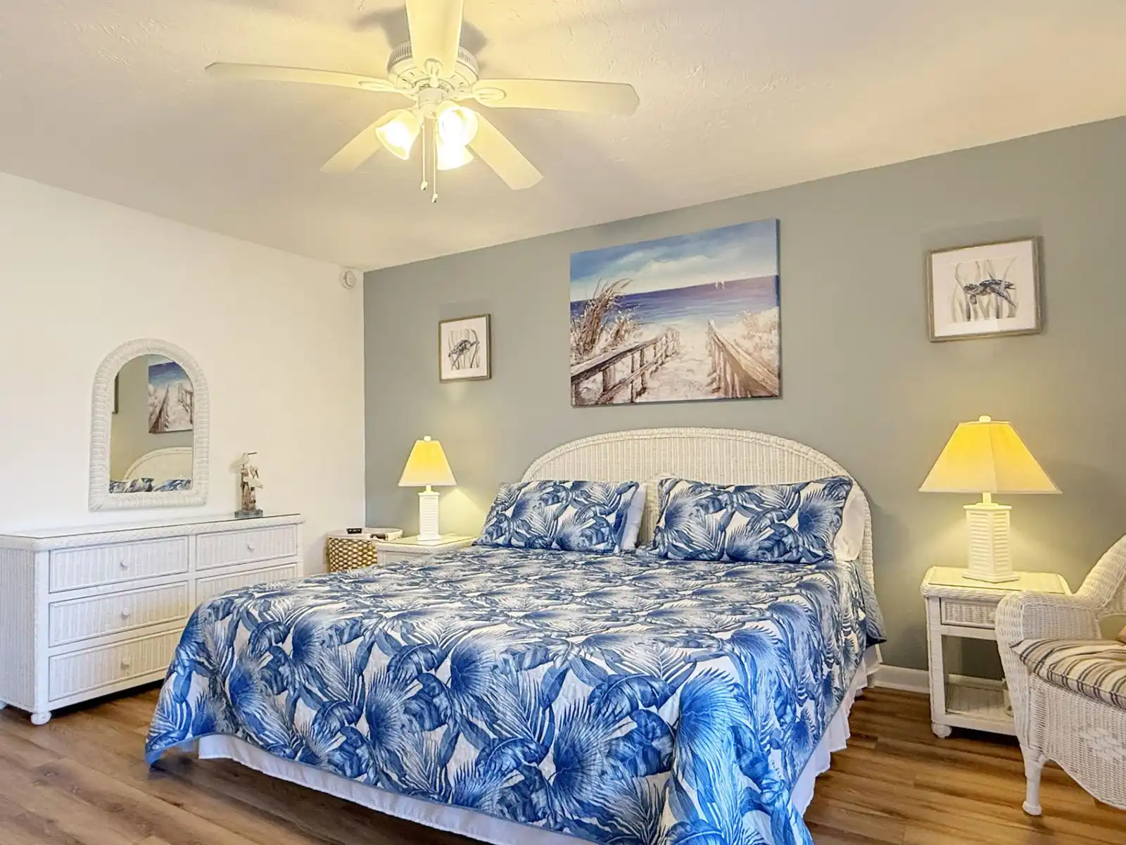 Palm Manor – Coastal Living with Pool & Clubhouse