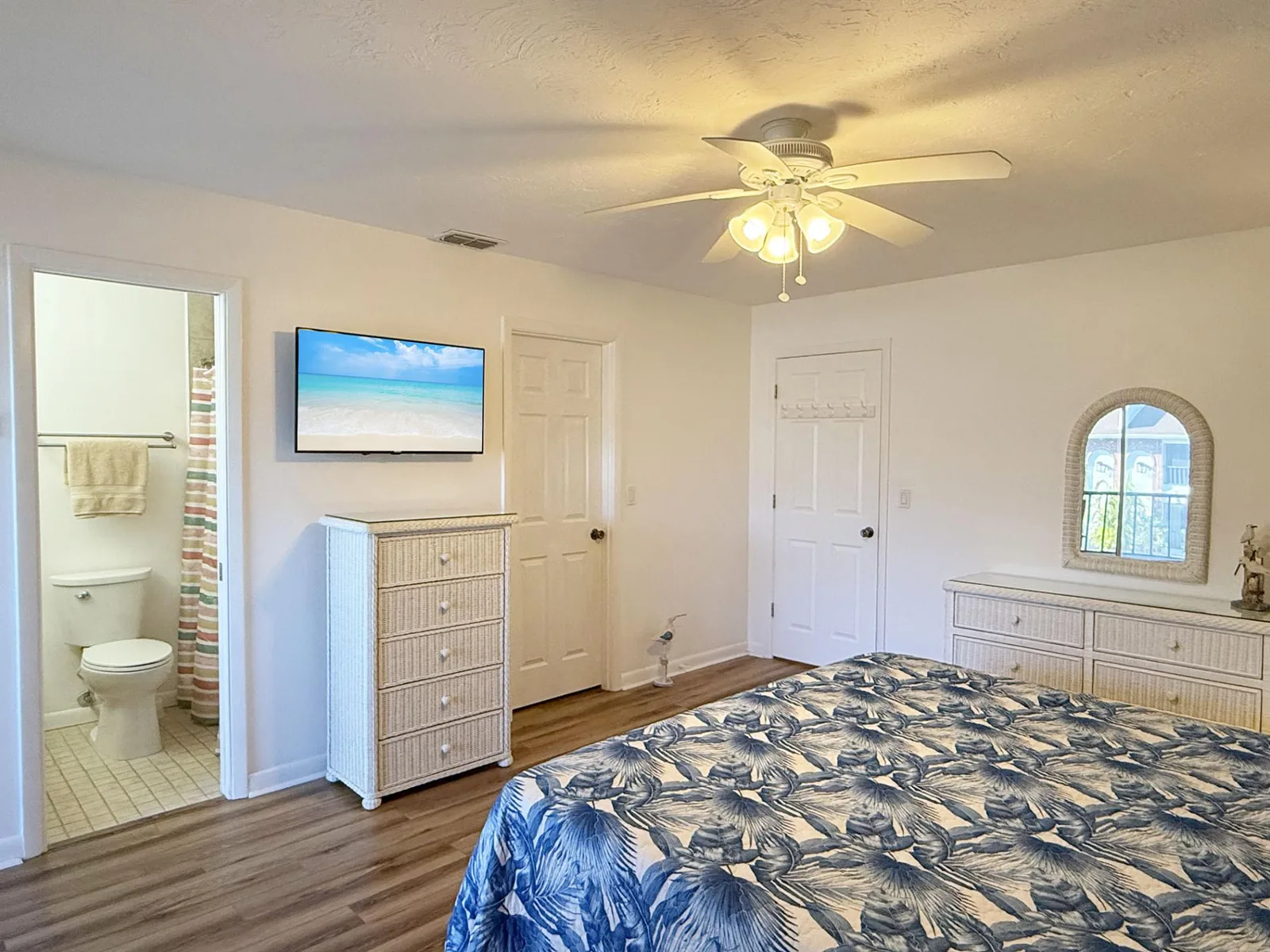 Palm Manor – Coastal Living with Pool & Clubhouse